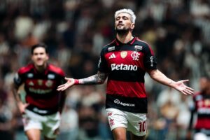 Arrascaeta volta ao Flamengo após três meses